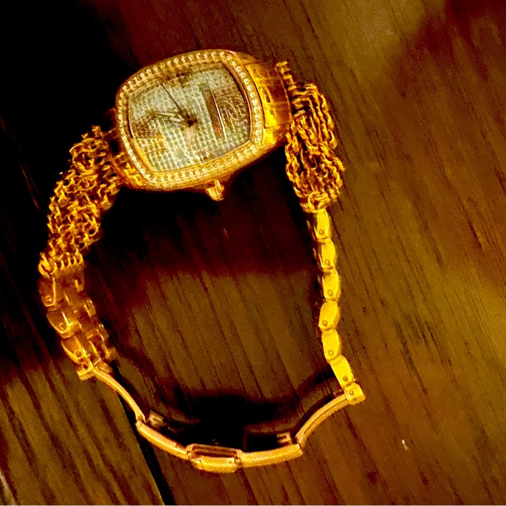 Ladies rose gold watch with link chain band.